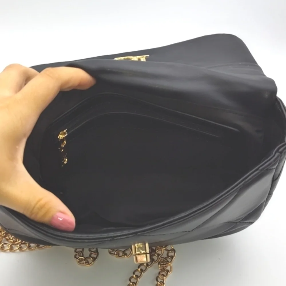 NWT BADGLEY MISCHKA LARGE DIAMOND QUILTED CROSSBODY BAG $149 - Picture 10 of 13